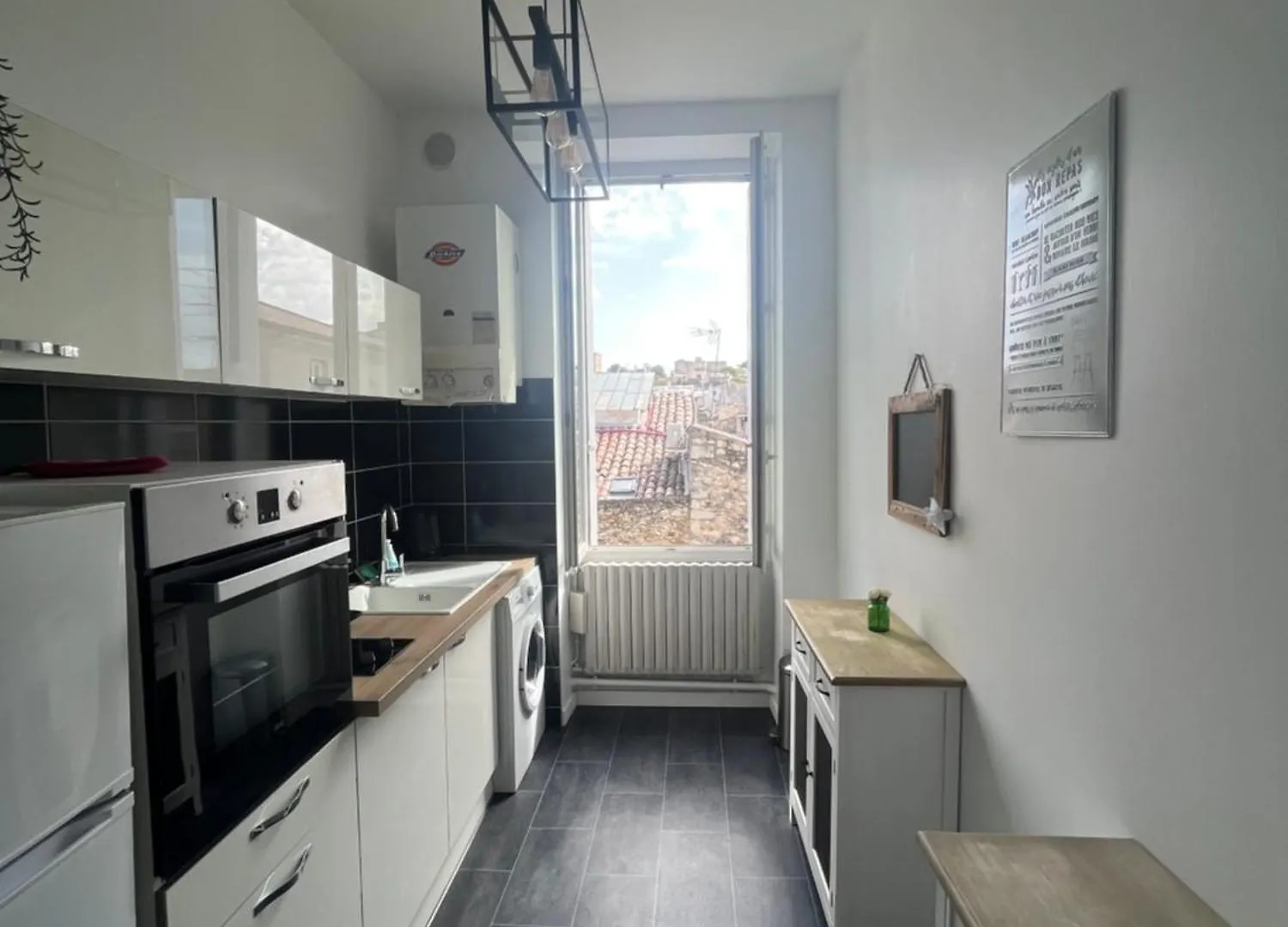 Le Milan-Allees Provencales-Wifi Montelimar France